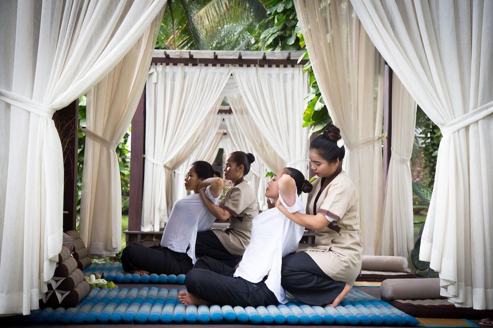 The Privilege Floor By Lotus Blanc Siem Reap Exterior photo